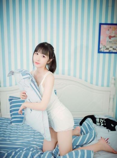 总裁撅着光屁屁被主人打臀缝小说
