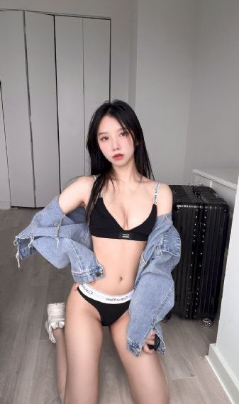 美女光屁屁露全身