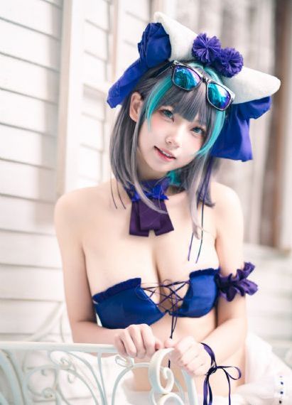 小丹慢慢张开双腿淑芬