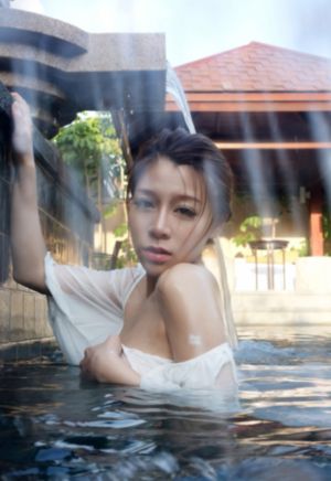 不扣纽扣的女孩