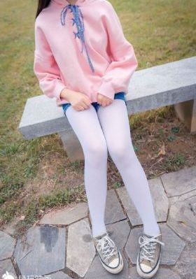 三个男人添一个女人p的视频